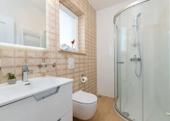 Schoene Camellia Mit Privatem Pool By Interhome