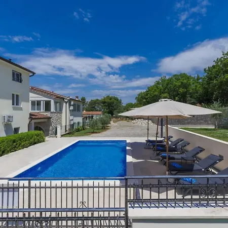Schoene Camellia Mit Privatem Pool By Interhome * Trgetari