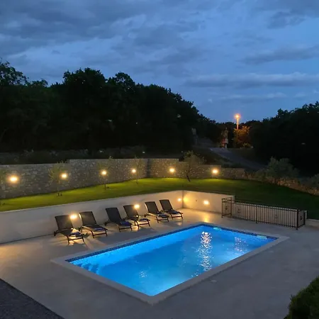 Schoene Camellia Mit Privatem Pool By Interhome * Trgetari