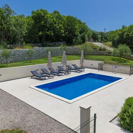 Schoene Camellia Mit Privatem Pool By Interhome * Trgetari