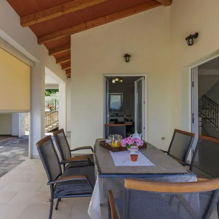 Schoene Camellia Mit Privatem Pool By Interhome *